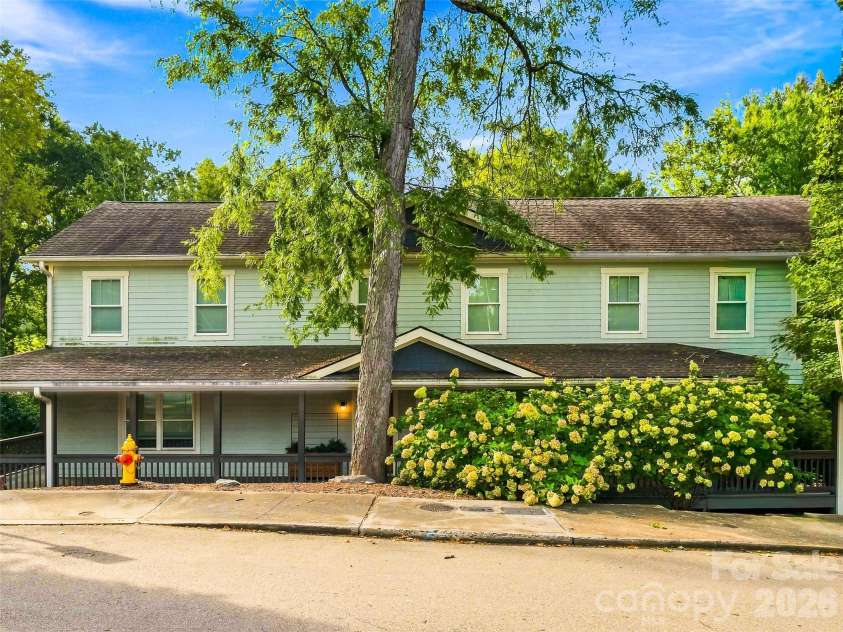 141 Courtland Avenue, Asheville, NC 28801.  MLS# CAR4418531, YatesRealty ID 49613. 