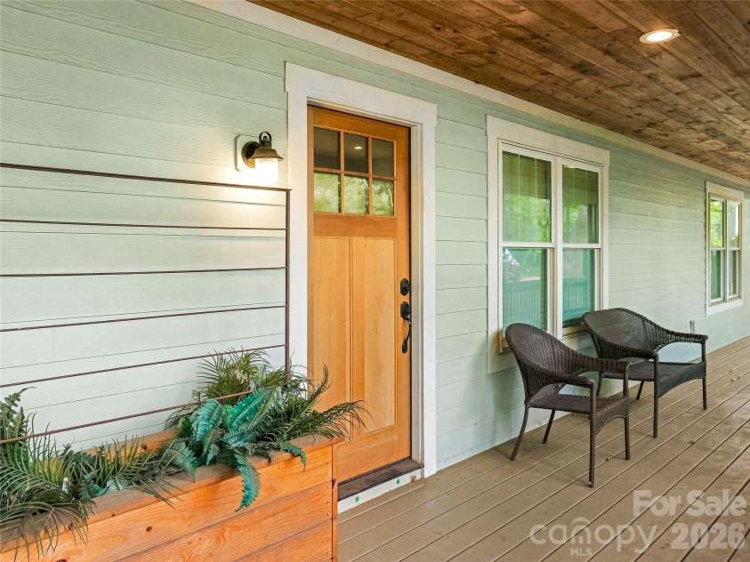 141 Courtland Avenue, Asheville, NC 28801.  MLS# CAR4418531, YatesRealty ID 49613. 