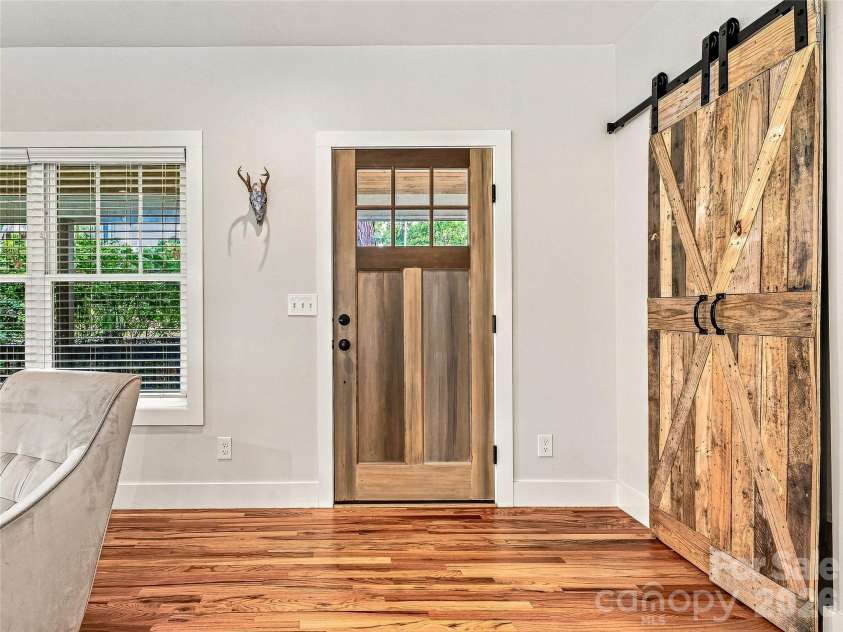 141 Courtland Avenue, Asheville, NC 28801.  MLS# CAR4418531, YatesRealty ID 49613. 