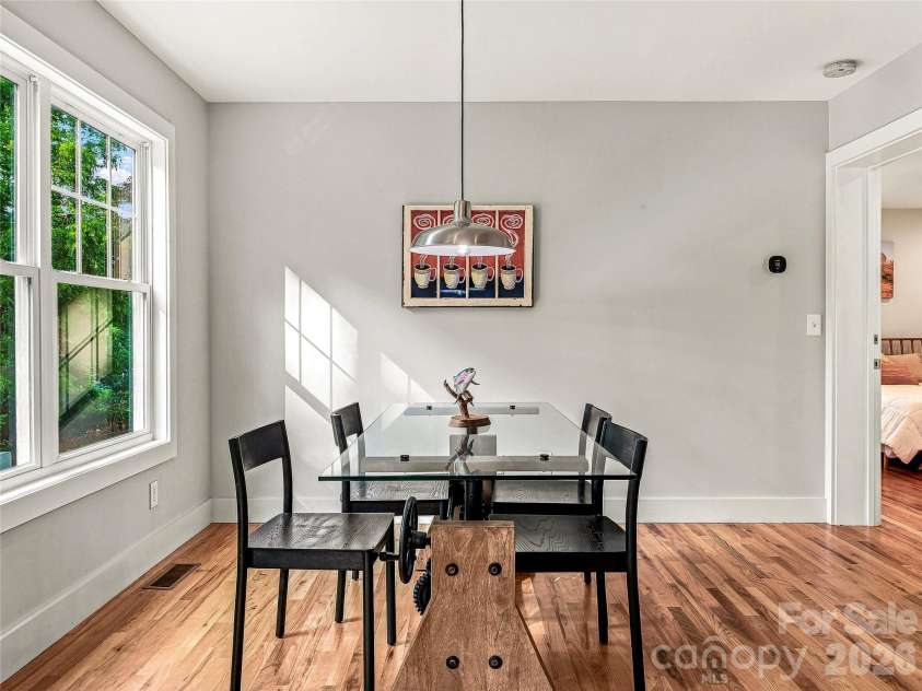 141 Courtland Avenue, Asheville, NC 28801.  MLS# CAR4418531, YatesRealty ID 49613. 