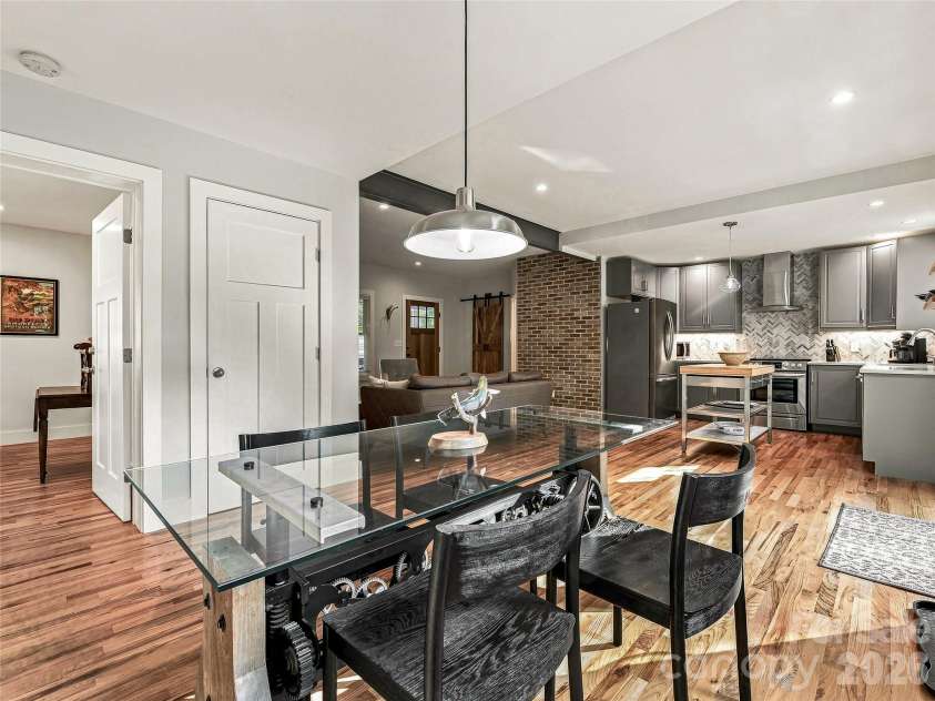 141 Courtland Avenue, Asheville, NC 28801.  MLS# CAR4418531, YatesRealty ID 49613. 
