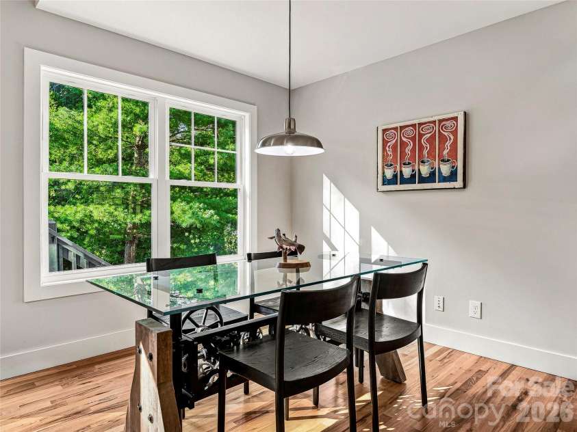 141 Courtland Avenue, Asheville, NC 28801.  MLS# CAR4418531, YatesRealty ID 49613. 