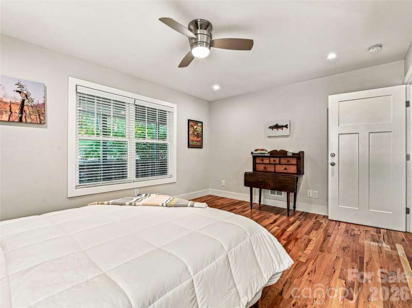 141 Courtland Avenue, Asheville, NC 28801.  MLS# CAR4418531, YatesRealty ID 49613. 