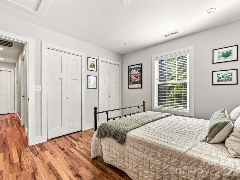 141 Courtland Avenue, Asheville, NC 28801.  MLS# CAR4418531, YatesRealty ID 49613. 