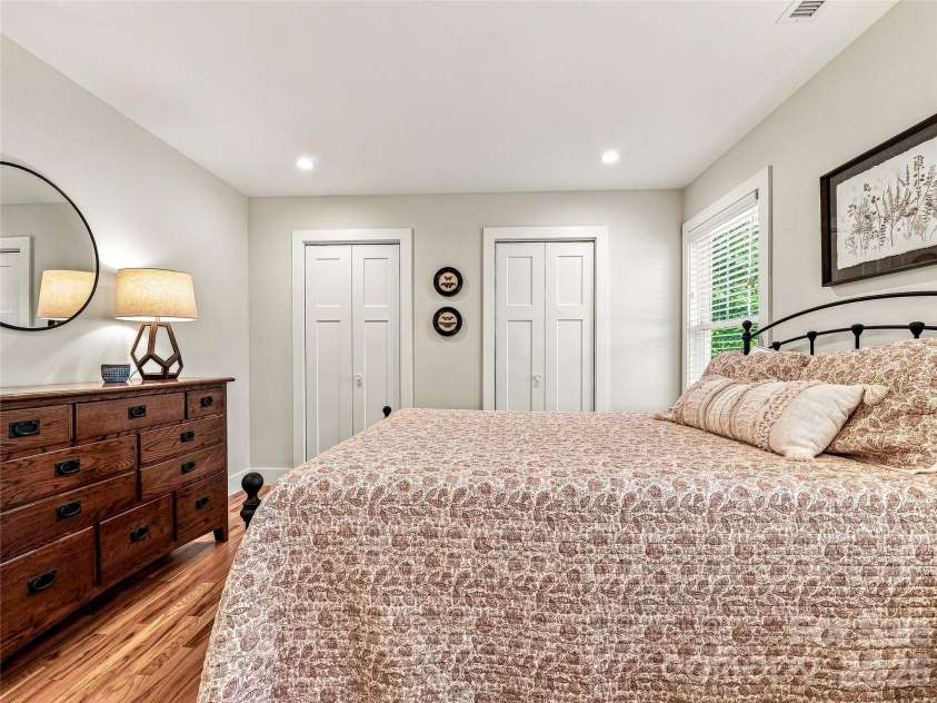 141 Courtland Avenue, Asheville, NC 28801.  MLS# CAR4418531, YatesRealty ID 49613. 