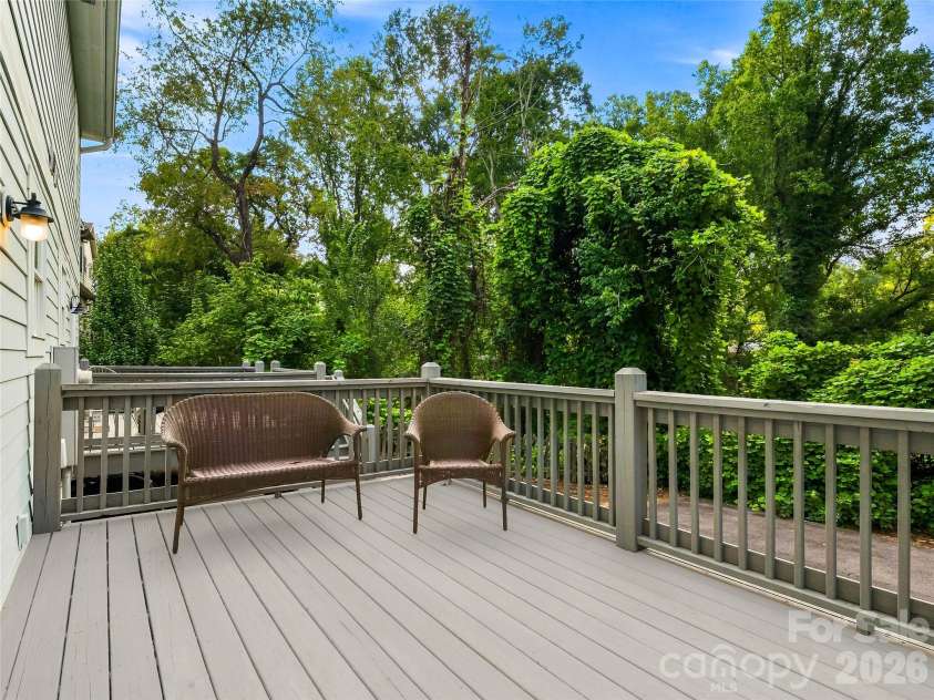 141 Courtland Avenue, Asheville, NC 28801.  MLS# CAR4418531, YatesRealty ID 49613. 