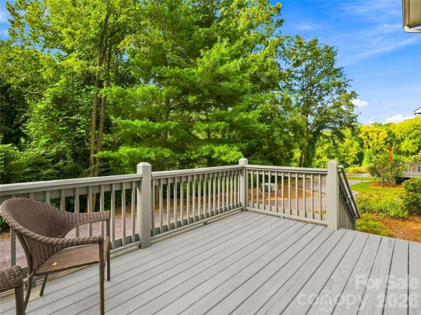 141 Courtland Avenue, Asheville, NC 28801.  MLS# CAR4418531, YatesRealty ID 49613. 