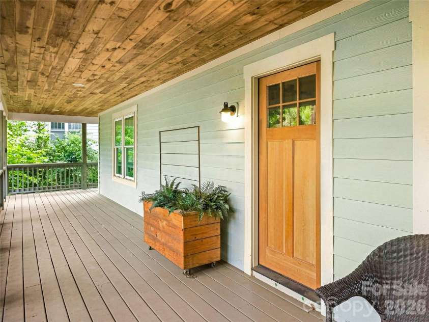 141 Courtland Avenue, Asheville, NC 28801.  MLS# CAR4418531, YatesRealty ID 49613. 