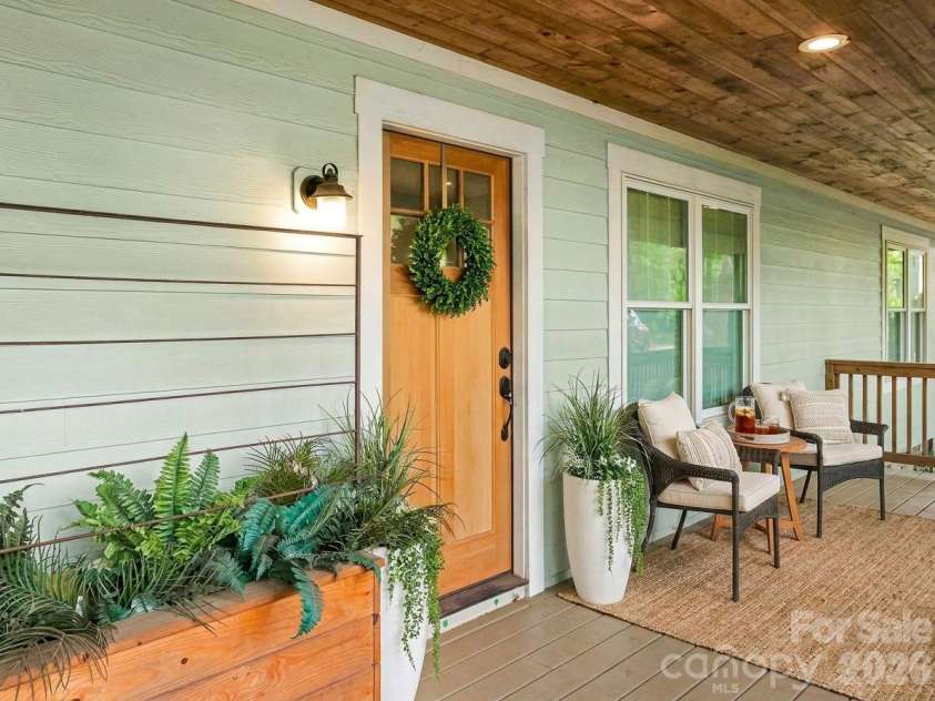 141 Courtland Avenue, Asheville, NC 28801.  MLS# CAR4418531, YatesRealty ID 49613. Virtually staged covered front porch
