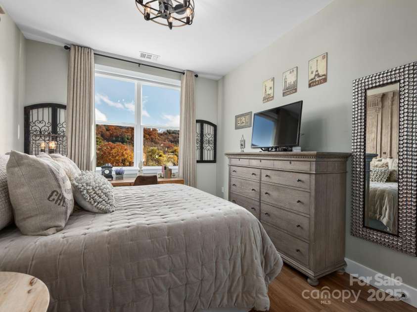 55 Market Street, Asheville, NC 28801.  MLS# CAR4321009, YatesRealty ID 4962. 