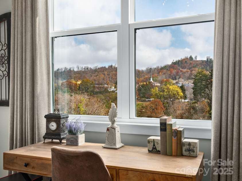 55 Market Street, Asheville, NC 28801.  MLS# CAR4321009, YatesRealty ID 4962. 