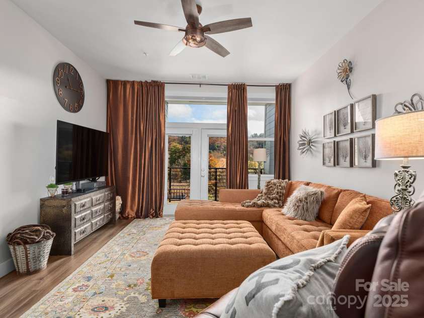 55 Market Street, Asheville, NC 28801.  MLS# CAR4321009, YatesRealty ID 4962. 