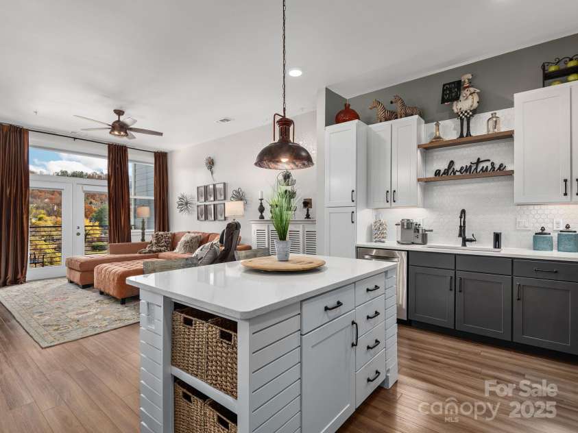 55 Market Street, Asheville, NC 28801.  MLS# CAR4321009, YatesRealty ID 4962. 