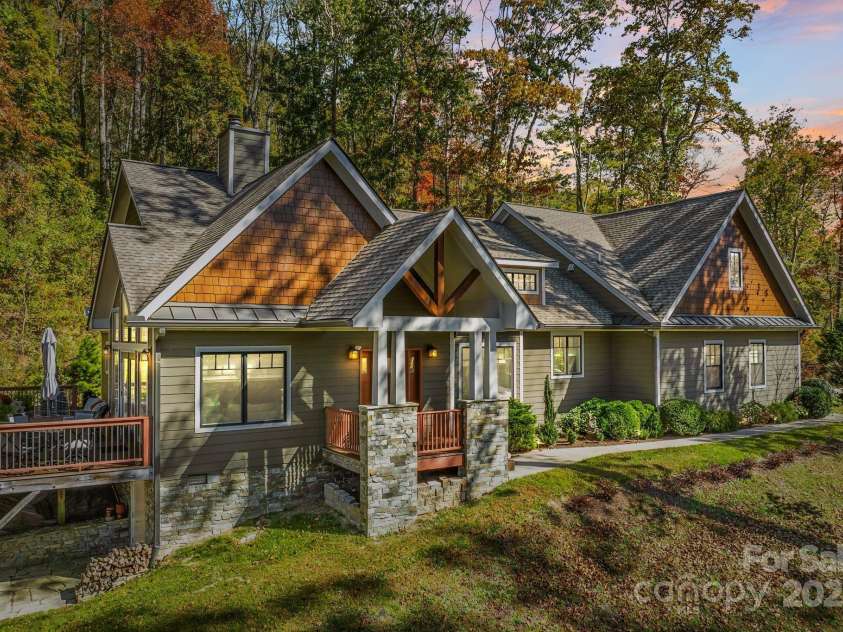 75 Winding Ridge Road, Fairview, NC 28730.  MLS# CAR4314436, YatesRealty ID 49620. Custom-built Arts & Crafts Home minutes from Asheville and the Blueridge Parway.