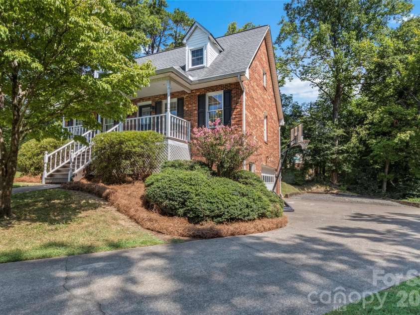 2513 Newington Court, Clemmons, NC 27012.  MLS# CAR4422934, YatesRealty ID 49621. 