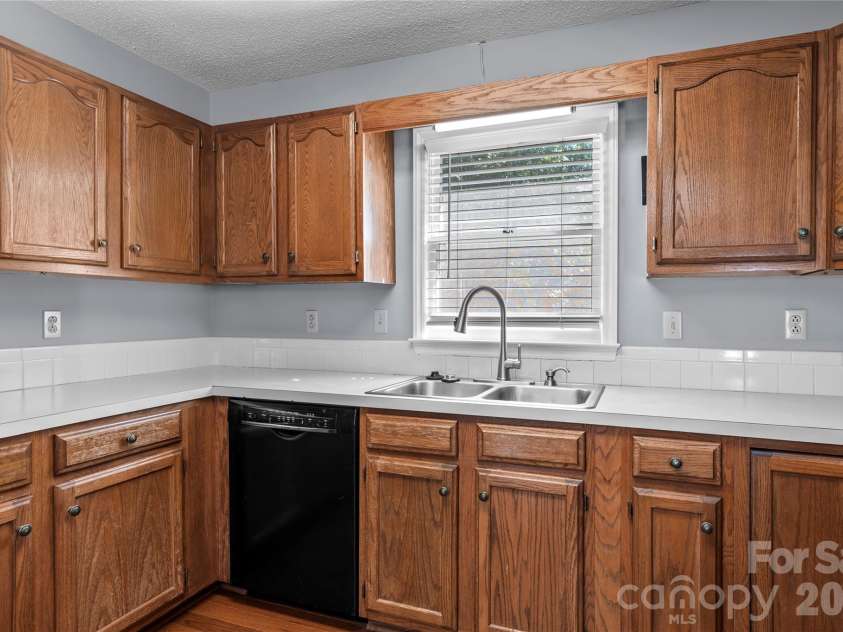 2513 Newington Court, Clemmons, NC 27012.  MLS# CAR4422934, YatesRealty ID 49621. 