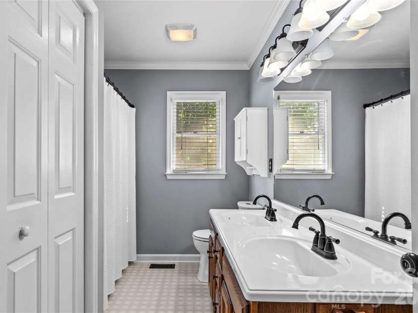2513 Newington Court, Clemmons, NC 27012.  MLS# CAR4422934, YatesRealty ID 49621. 
