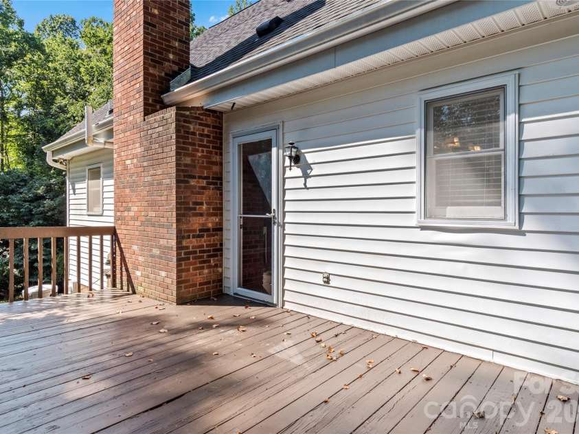 2513 Newington Court, Clemmons, NC 27012.  MLS# CAR4422934, YatesRealty ID 49621. 