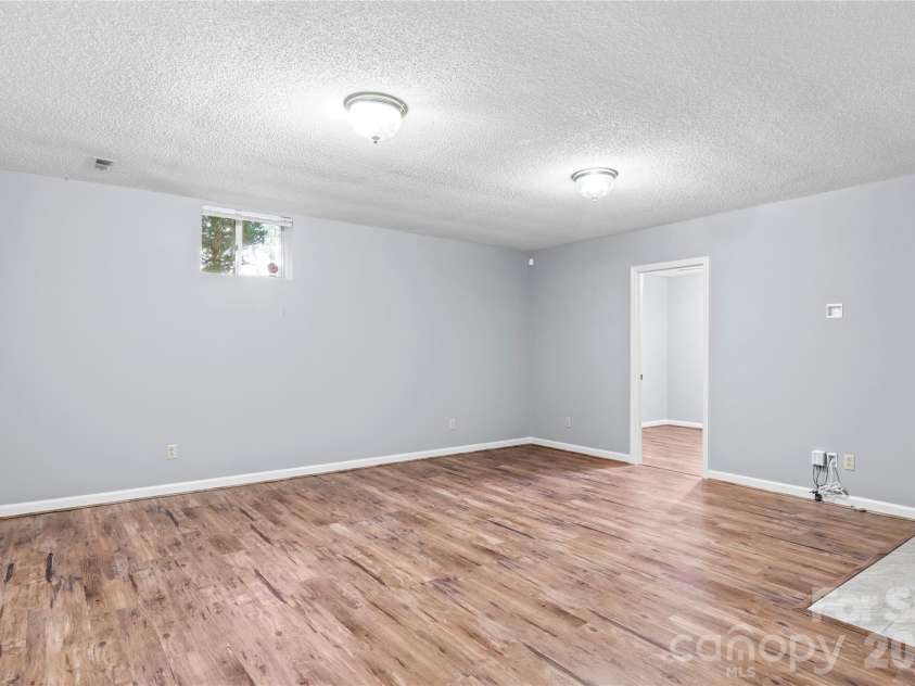 2513 Newington Court, Clemmons, NC 27012.  MLS# CAR4422934, YatesRealty ID 49621. 