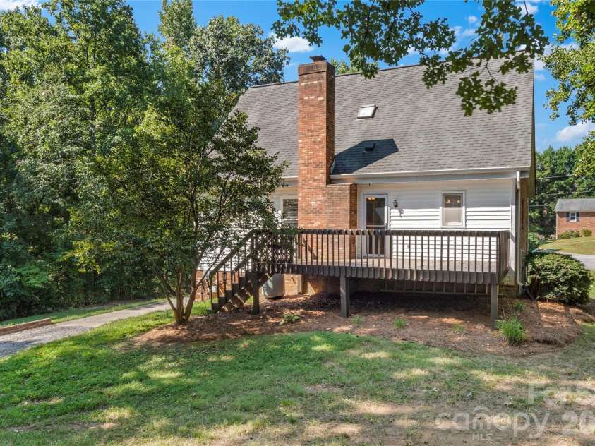 2513 Newington Court, Clemmons, NC 27012.  MLS# CAR4422934, YatesRealty ID 49621. 