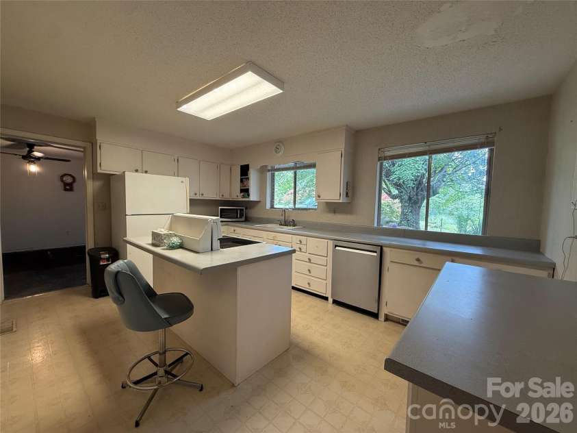 75 Enchantment Circle, Etowah, NC 28729.  MLS# CAR4420135, YatesRealty ID 49623. 