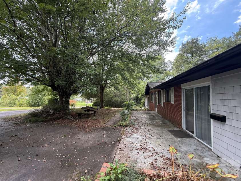 75 Enchantment Circle, Etowah, NC 28729.  MLS# CAR4420135, YatesRealty ID 49623. 