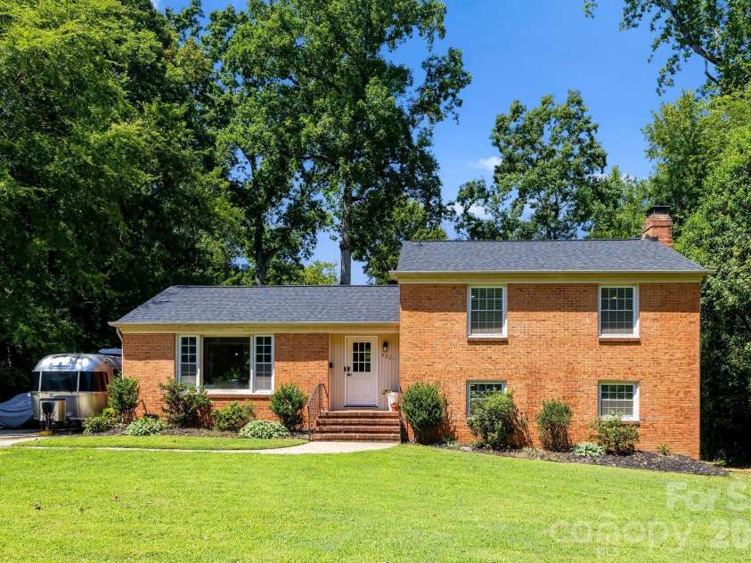 4021 Rutherford Drive, Charlotte, NC 28210.  MLS# CAR4420020, YatesRealty ID 49624. 