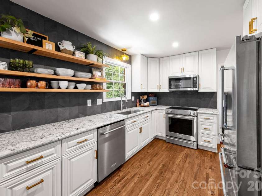 4021 Rutherford Drive, Charlotte, NC 28210.  MLS# CAR4420020, YatesRealty ID 49624. 