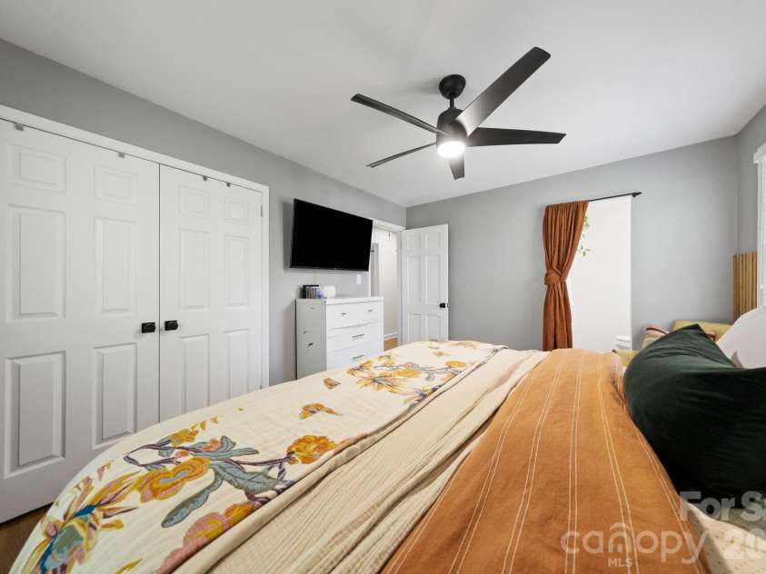 4021 Rutherford Drive, Charlotte, NC 28210.  MLS# CAR4420020, YatesRealty ID 49624. 