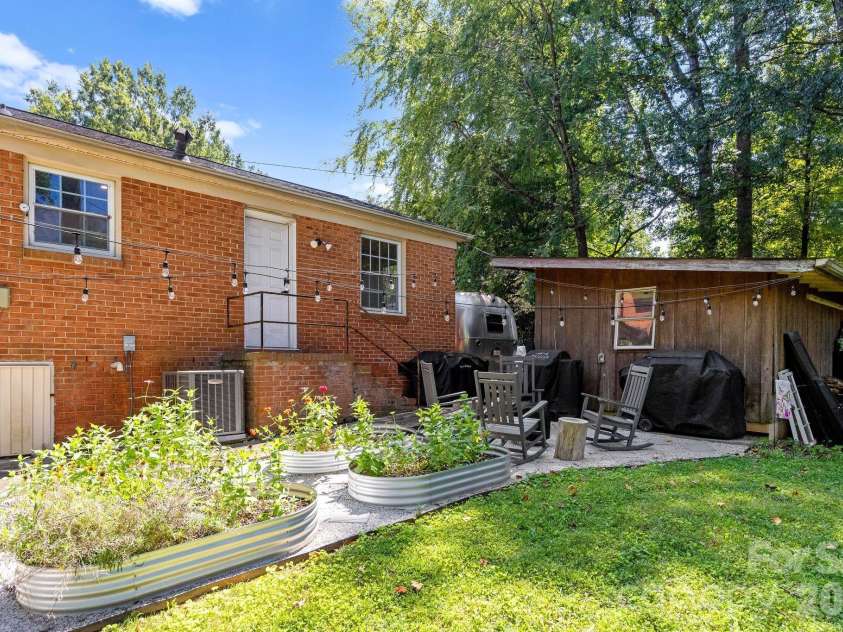 4021 Rutherford Drive, Charlotte, NC 28210.  MLS# CAR4420020, YatesRealty ID 49624. 