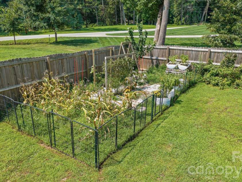 133 Stone Hollow Road, Lexington, NC 27295.  MLS# CAR4414561, YatesRealty ID 49625. 