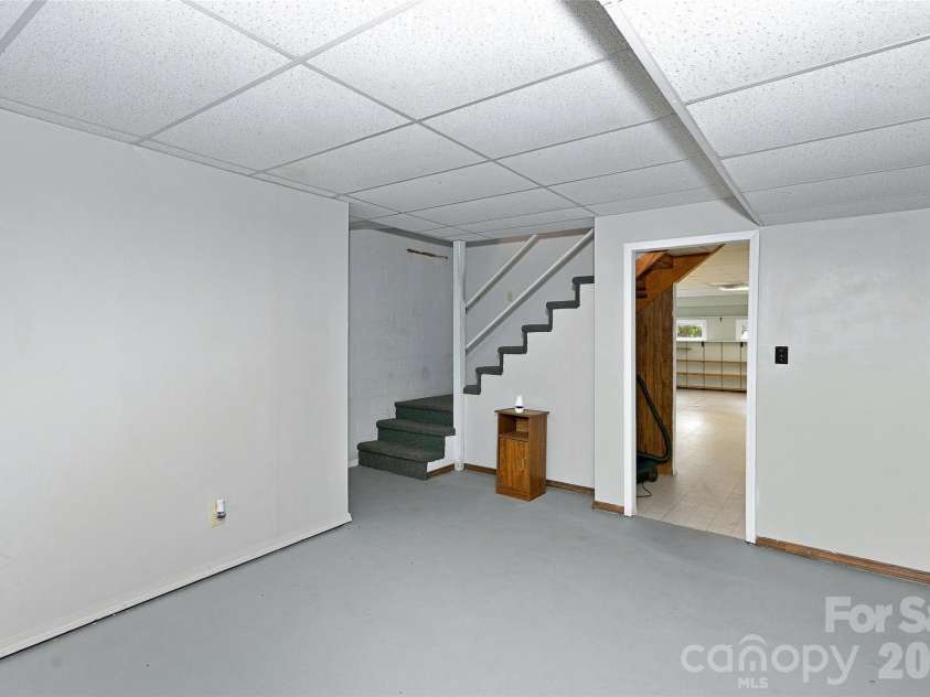 30 Morning Glory Lane, Weaverville, NC 28787.  MLS# CAR4423008, YatesRealty ID 49627. 
