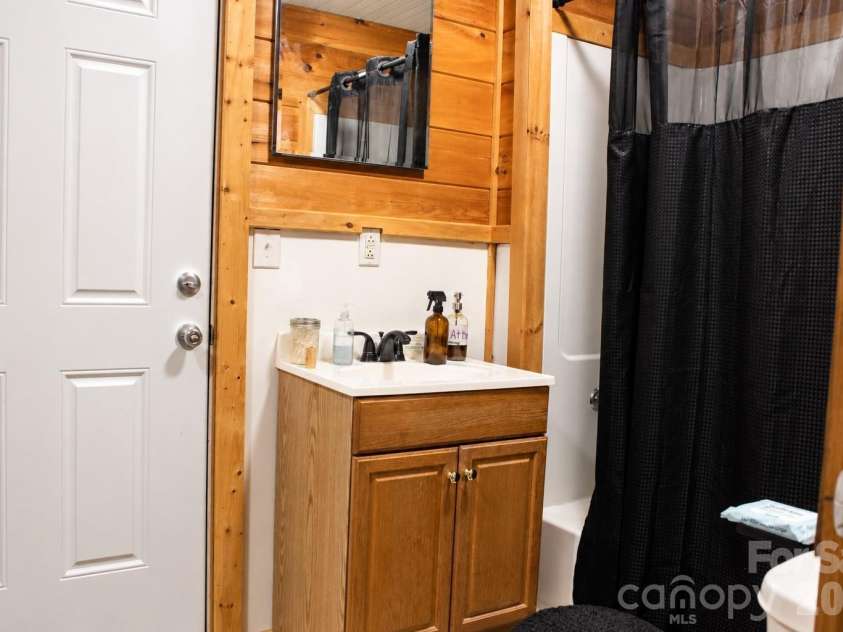 579 Hollis Road, Ellenboro, NC 28040.  MLS# CAR4422930, YatesRealty ID 49628. 