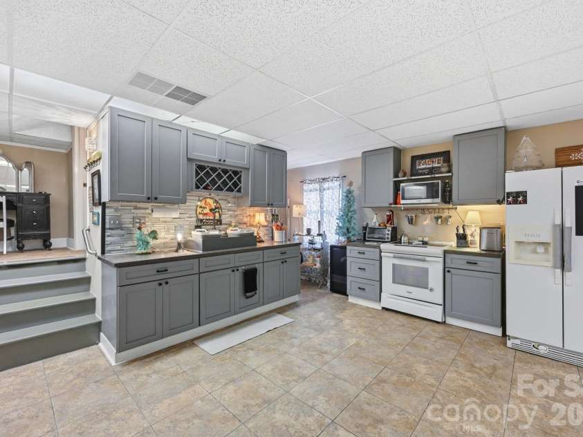 4420 Tucker Road, Belmont, NC 28012.  MLS# CAR4398600, YatesRealty ID 49629. Basement Kitchen