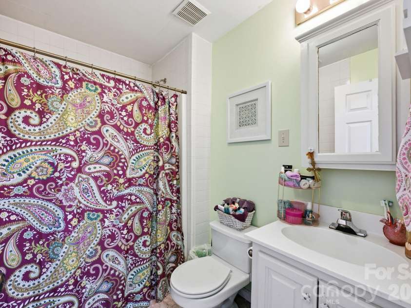 4420 Tucker Road, Belmont, NC 28012.  MLS# CAR4398600, YatesRealty ID 49629. Full Bathroom
