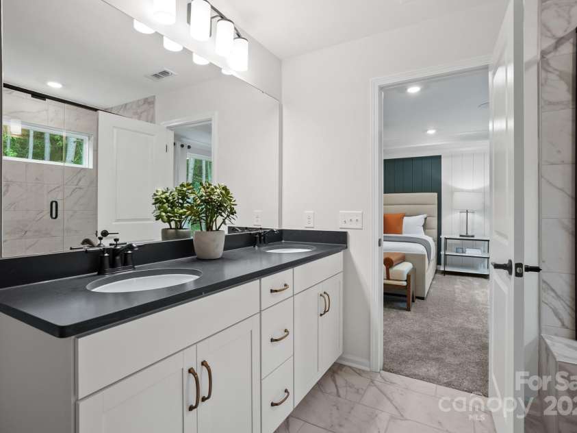 5220 Hatcher Creek Road, Charlotte, NC 28215.  MLS# CAR4228384, YatesRealty ID 4963. Photo Representation of Primary bath