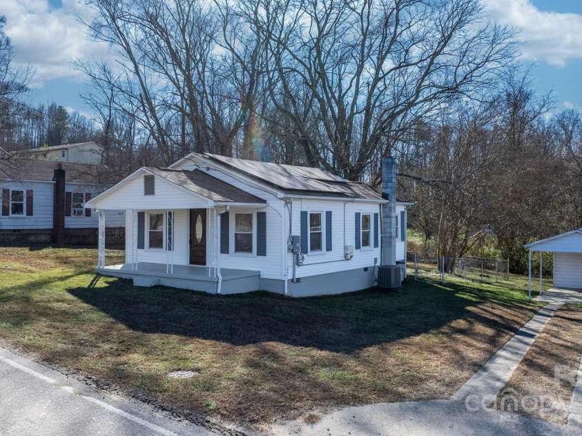 926 Fairview Drive, Lenoir, NC 28645.  MLS# CAR4326566, YatesRealty ID 4963. 