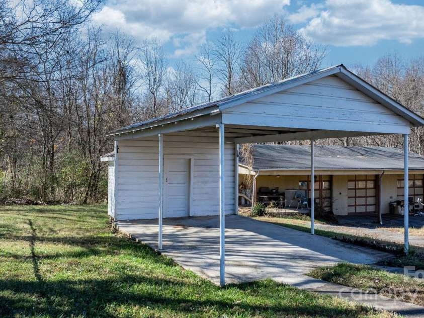 926 Fairview Drive, Lenoir, NC 28645.  MLS# CAR4326566, YatesRealty ID 4963. 