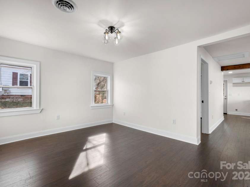 926 Fairview Drive, Lenoir, NC 28645.  MLS# CAR4326566, YatesRealty ID 4963. 