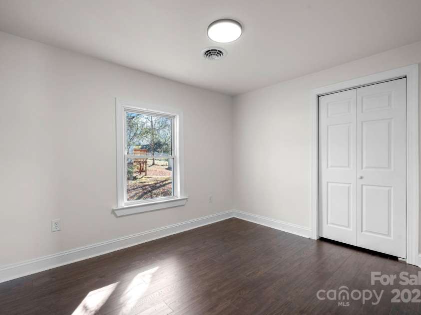 926 Fairview Drive, Lenoir, NC 28645.  MLS# CAR4326566, YatesRealty ID 4963. 