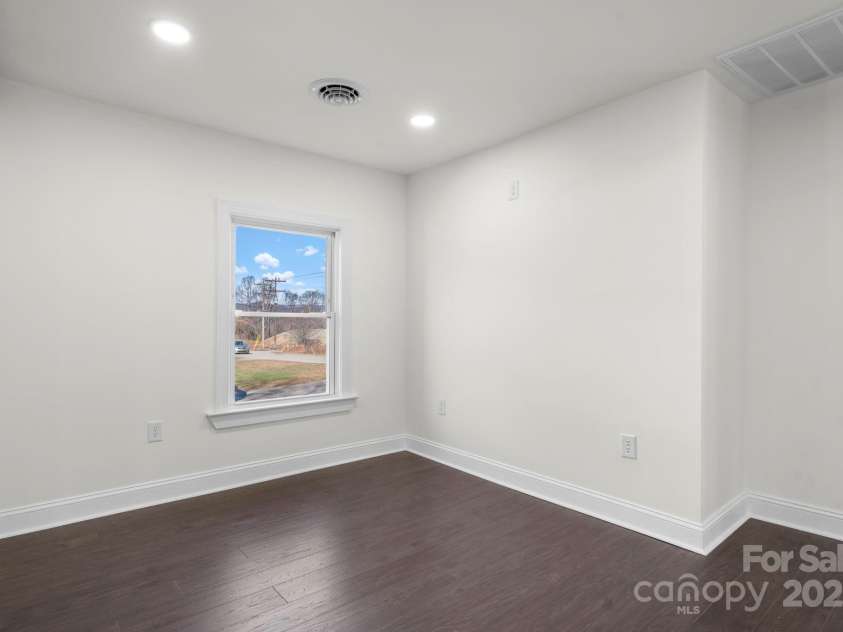 926 Fairview Drive, Lenoir, NC 28645.  MLS# CAR4326566, YatesRealty ID 4963. 