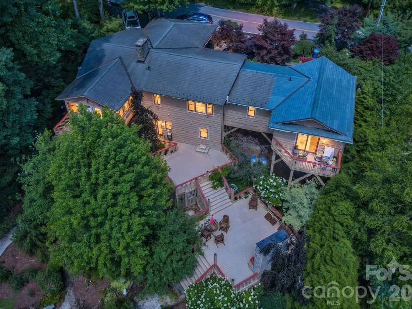 241 Wonderland Trail, Blowing Rock, NC 28605.  MLS# CAR4422812, YatesRealty ID 49630. 