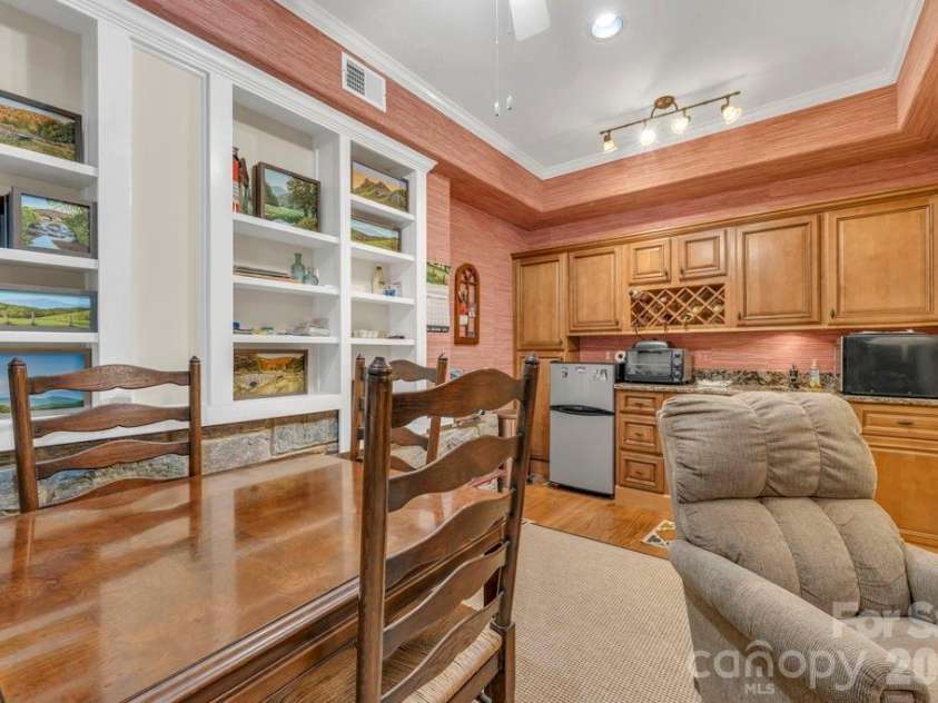 241 Wonderland Trail, Blowing Rock, NC 28605.  MLS# CAR4422812, YatesRealty ID 49630. 