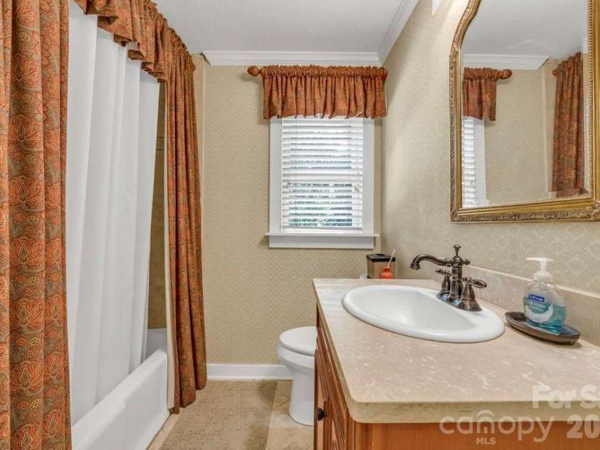 241 Wonderland Trail, Blowing Rock, NC 28605.  MLS# CAR4422812, YatesRealty ID 49630. 