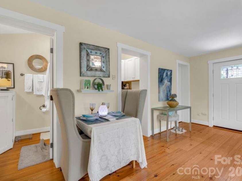 241 Wonderland Trail, Blowing Rock, NC 28605.  MLS# CAR4422812, YatesRealty ID 49630. 