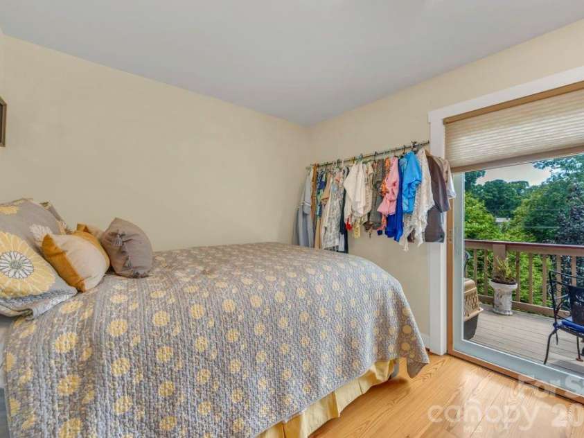 241 Wonderland Trail, Blowing Rock, NC 28605.  MLS# CAR4422812, YatesRealty ID 49630. 