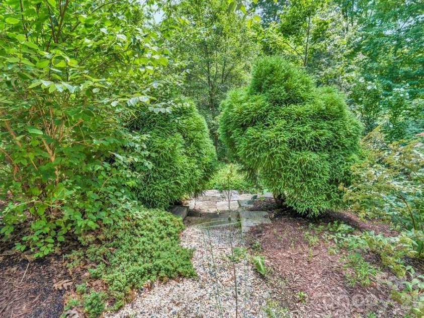 241 Wonderland Trail, Blowing Rock, NC 28605.  MLS# CAR4422812, YatesRealty ID 49630. 