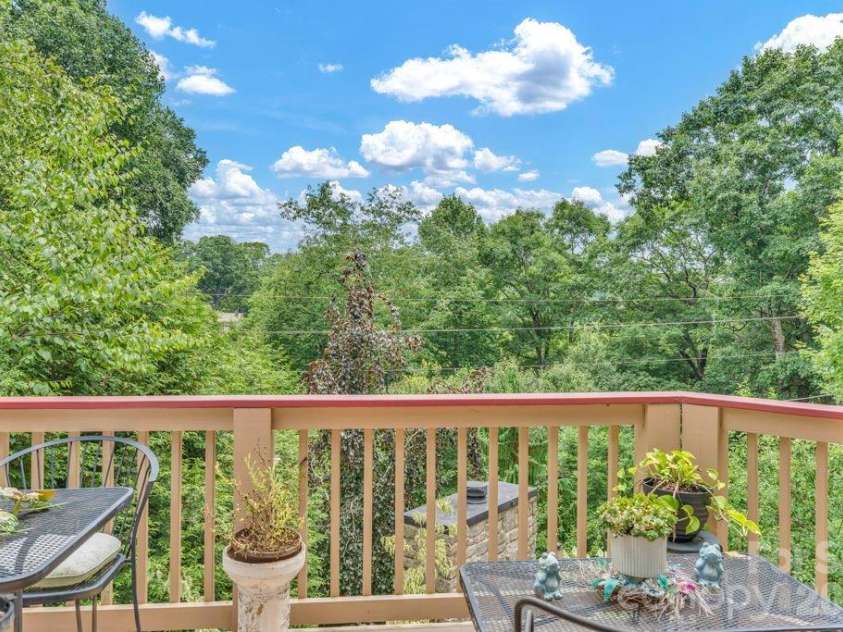 241 Wonderland Trail, Blowing Rock, NC 28605.  MLS# CAR4422812, YatesRealty ID 49630. 