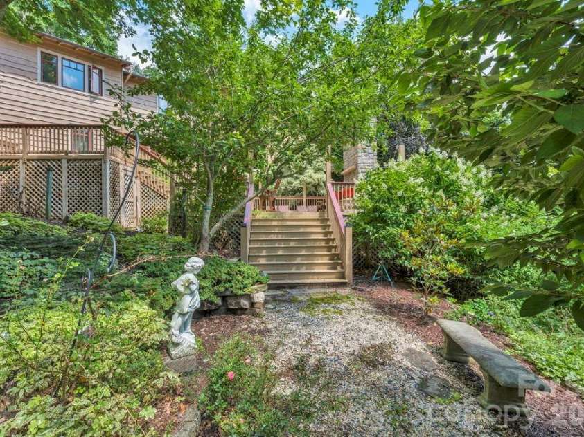 241 Wonderland Trail, Blowing Rock, NC 28605.  MLS# CAR4422812, YatesRealty ID 49630. 