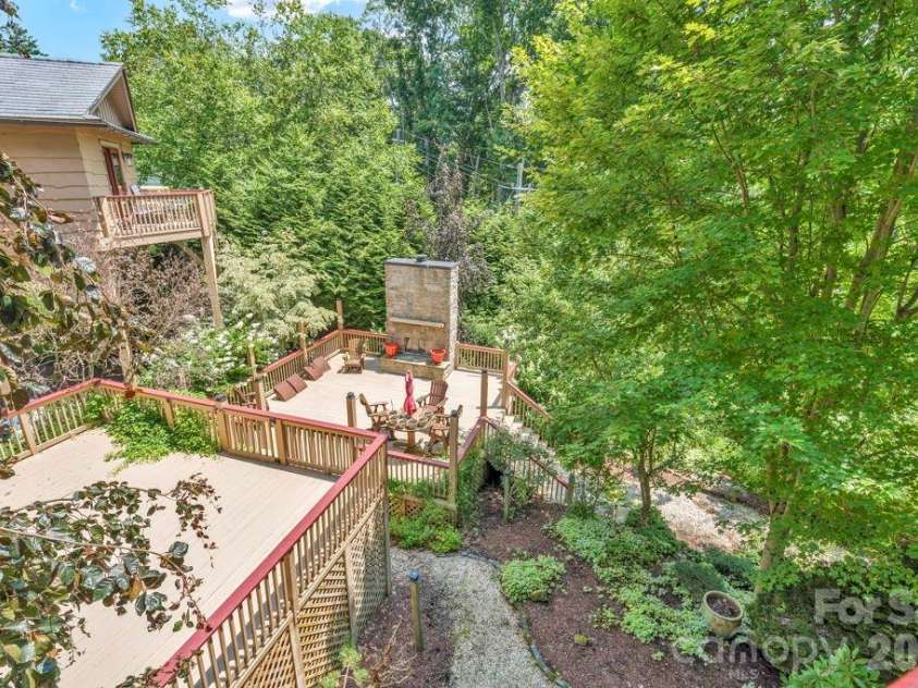 241 Wonderland Trail, Blowing Rock, NC 28605.  MLS# CAR4422812, YatesRealty ID 49630. 